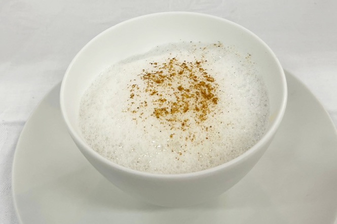 フォワグラのフランとサツマイモのヴルーテ トンカ豆の泡と梨のアクセント